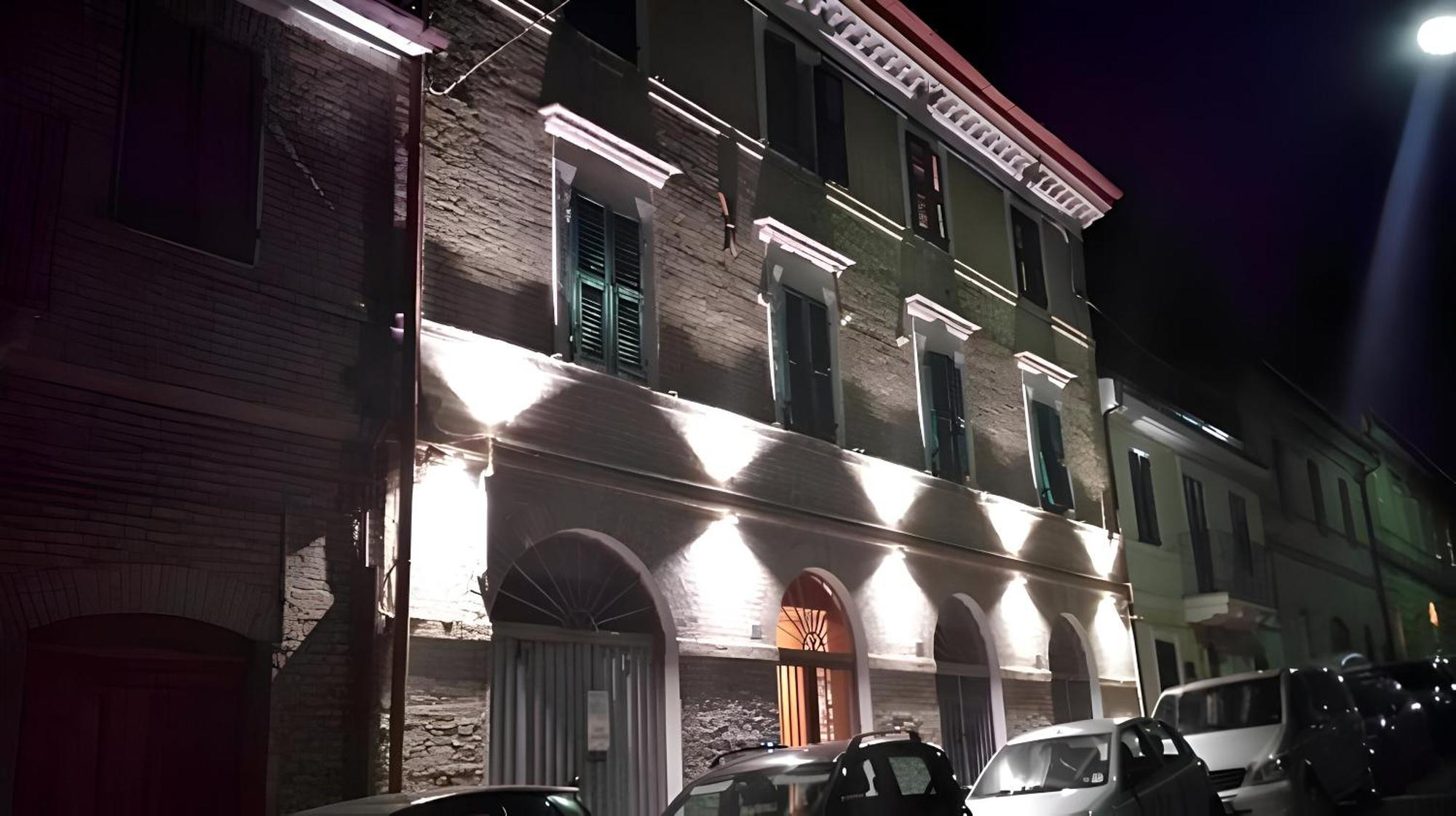 Hotel Monolocali Da Vinci Falconara Marittima Exterior foto